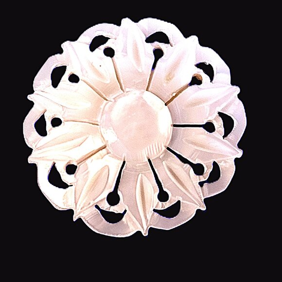 VTG Bethlehem Hand-Carved Mother-Of-Pearl 1.5" Lustrous Flower Brooch SIGNED EVC - Picture 6 of 7